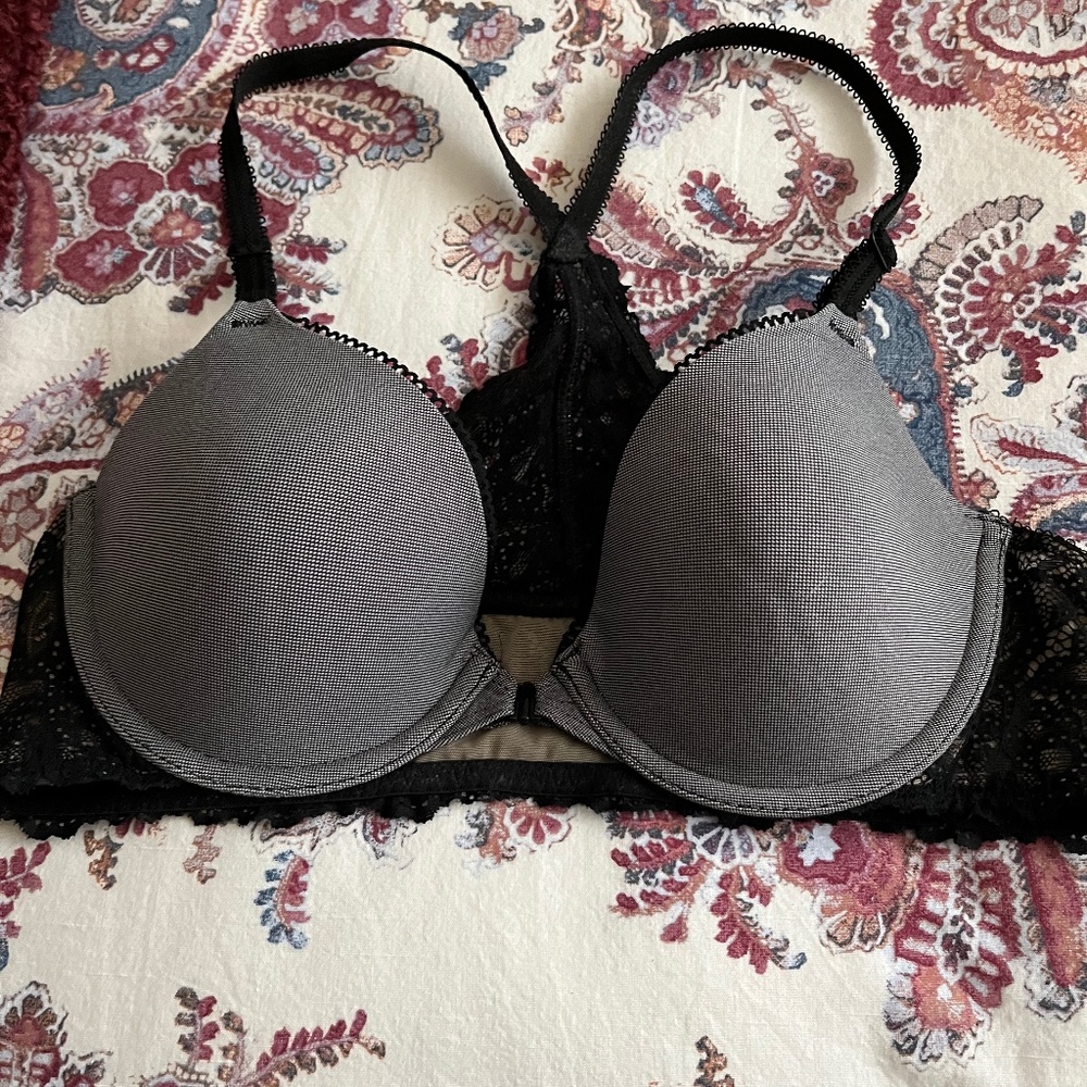 B.Tempt'd by Wacoal Racerback, Front Close 36B Bra